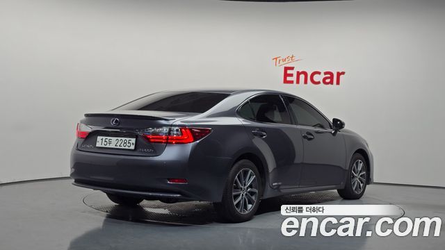 Lexus ES300h premium XV60 2018 — фото 2