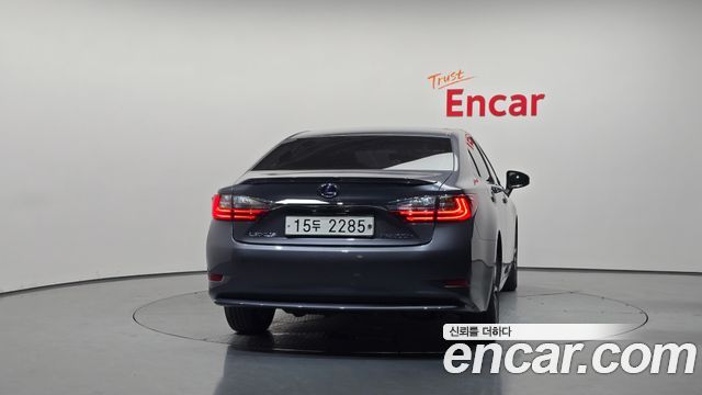 Lexus ES300h premium XV60 2018 — фото 4