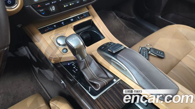 Lexus ES300h premium XV60 2018 — фото 9