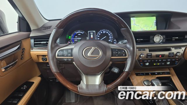 Lexus ES300h premium XV60 2018 — фото 12