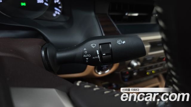 Lexus ES300h premium XV60 2018 — фото 17