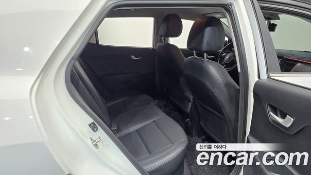 Kia Stonic 1.4 Trendy 2020 — фото 11