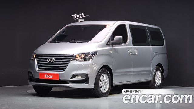 Hyundai Grand Starex Van 3-Seater Smart