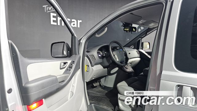 Hyundai Grand Starex Van 3-Seater Smart 2021 — фото 10