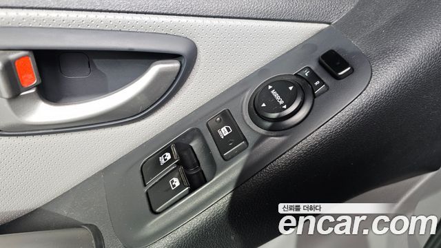 Hyundai Grand Starex Van 3-Seater Smart 2021 — фото 17