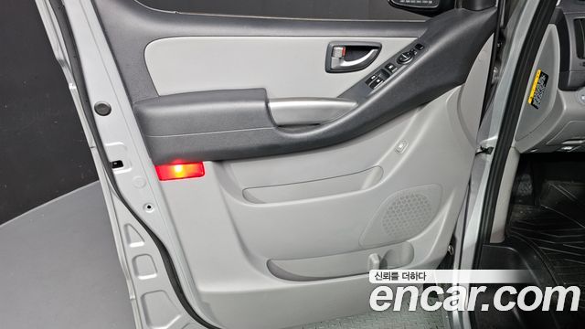 Hyundai Grand Starex Van 3-Seater Smart 2021 — фото 25