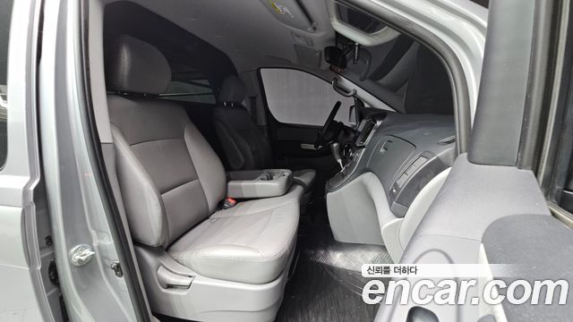 Hyundai Grand Starex Van 3-Seater Smart 2021 — фото 26