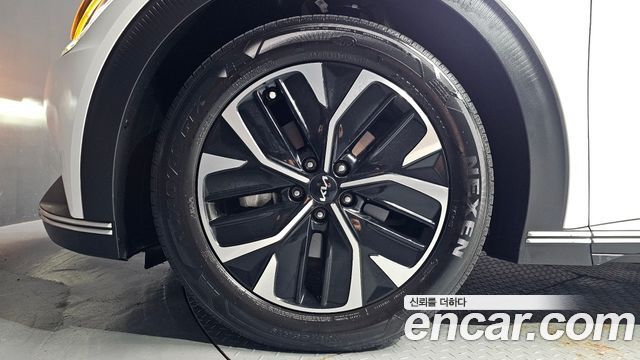 Kia EV6 Long Range 4WD Air 2023 — фото 5