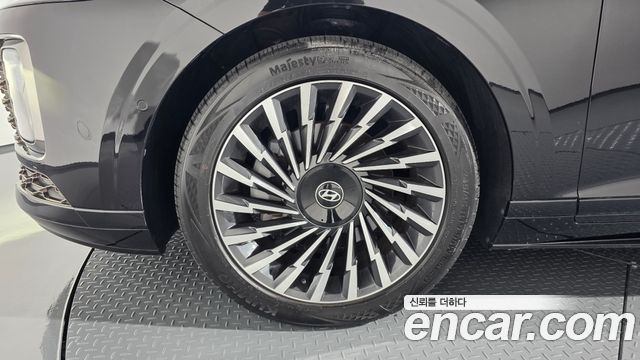 Hyundai Grandeur (GN7) 2,5 Gasoline 2WD Calligraphy 2024 — фото 5