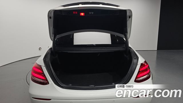 Mercedes-Benz E-Class (W213) E300 Avantgarde 2019 — фото 28