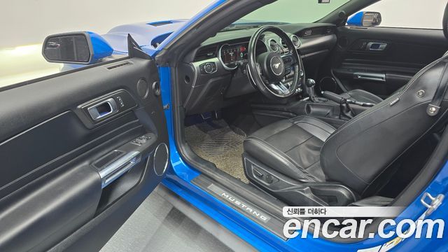 Ford Mustang Coupe 2020 — фото 10