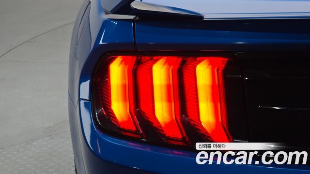 Ford Mustang Coupe 2020 — фото 23