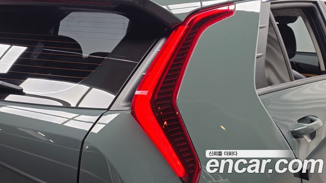 Kia Niro Prestige 2024 — фото 23