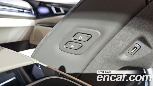 Kia Carnival (IV) Gasoline 4-Seater Hi-Limousine Signature 2023 — фото 35