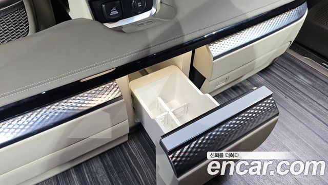 Kia Carnival (IV) Gasoline 4-Seater Hi-Limousine Signature 2023 — фото 36