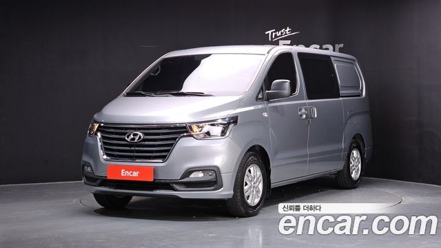 Hyundai Grand Starex Van 5-Seater Modern