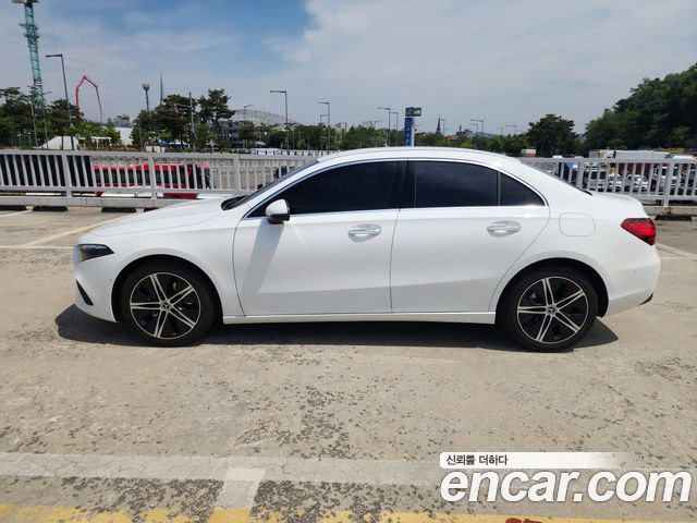 Mercedes-Benz A-Class (W177) A220 Sedan 2024 — фото 20