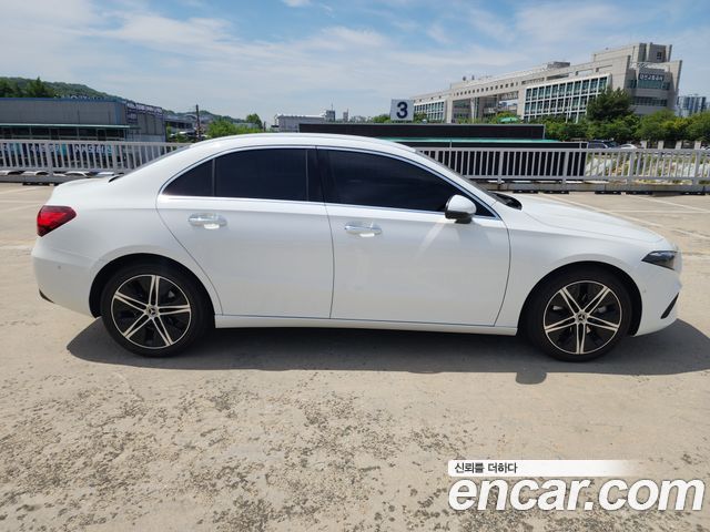 Mercedes-Benz A-Class (W177) A220 Sedan 2024 — фото 21