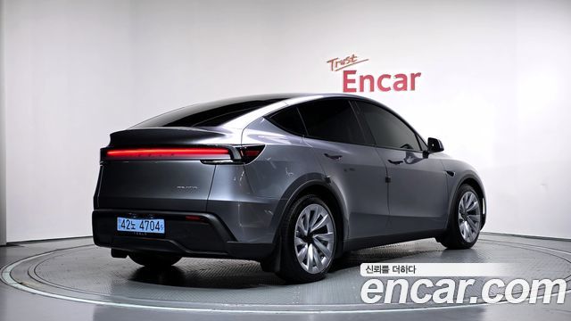 Tesla Model Y Long Range AWD 2025 — фото 2