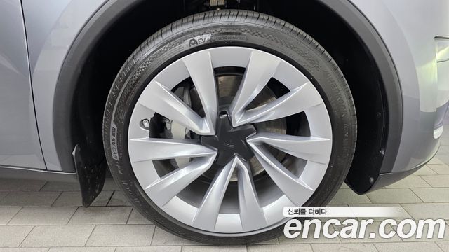 Tesla Model Y Long Range AWD 2025 — фото 27
