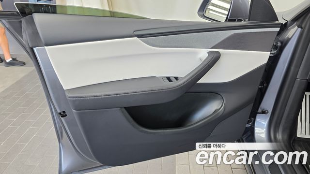 Tesla Model Y Long Range AWD 2025 — фото 30