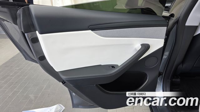 Tesla Model Y Long Range AWD 2025 — фото 31