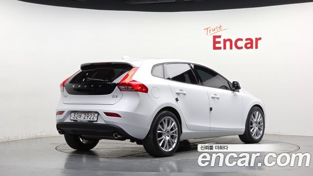 Volvo V40 D3 2nd 2018 — фото 2