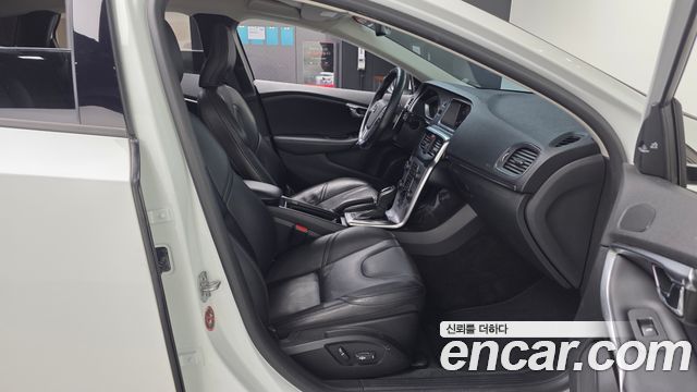 Volvo V40 D3 2nd 2018 — фото 15