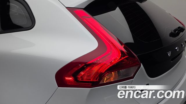Volvo V40 D3 2nd 2018 — фото 29