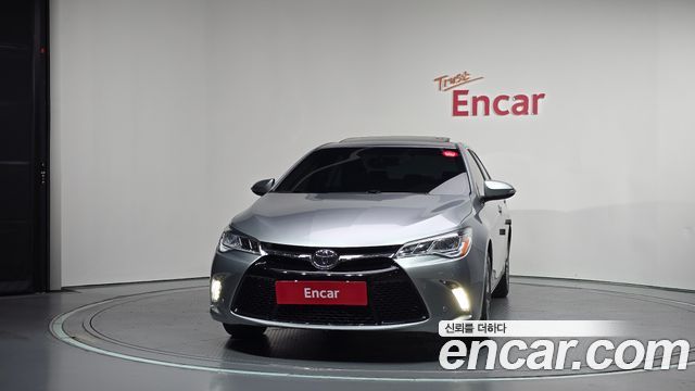 Toyota Camry 2.5 XLE 2017 — фото 3