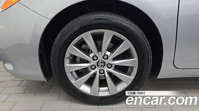 Toyota Camry 2.5 XLE 2017 — фото 5