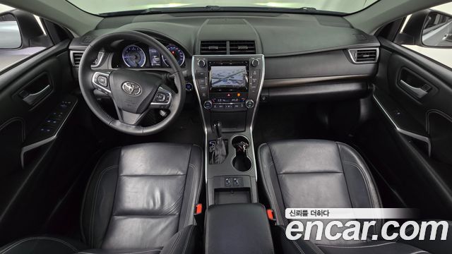 Toyota Camry 2.5 XLE 2017 — фото 7