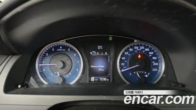 Toyota Camry 2.5 XLE 2017 — фото 8