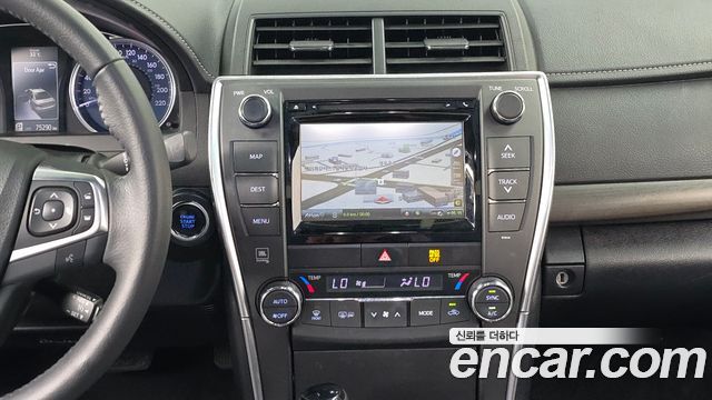 Toyota Camry 2.5 XLE 2017 — фото 14