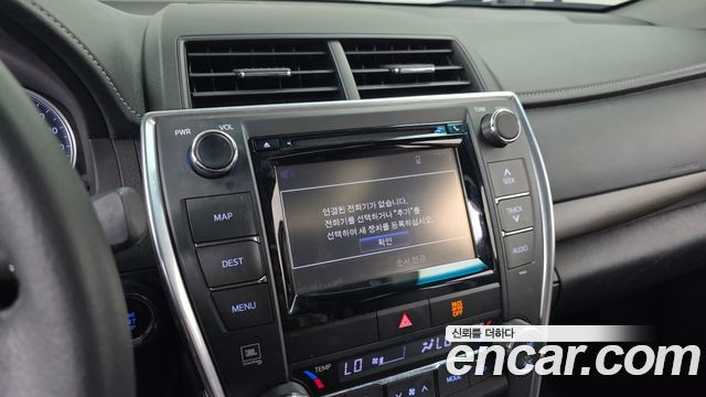 Toyota Camry 2.5 XLE 2017 — фото 16