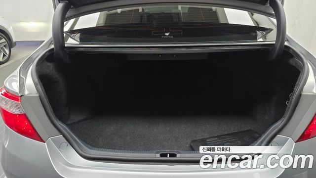 Toyota Camry 2.5 XLE 2017 — фото 20