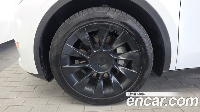 Tesla Model Y Standard Range RWD 2021 — фото 5