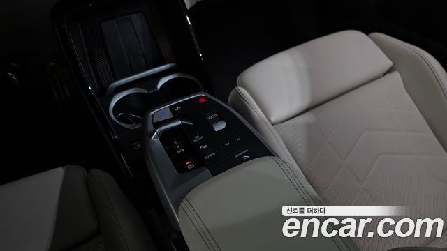 BMW iX2 (U10) eDrive 20 M Sport 2024 — фото 9