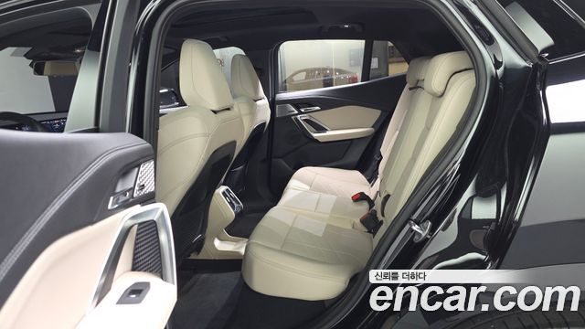 BMW iX2 (U10) eDrive 20 M Sport 2024 — фото 32