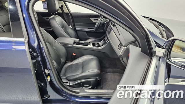 Jaguar XF (X260) 20d Prestige 2017 — фото 10