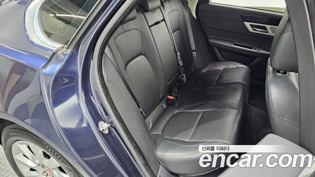 Jaguar XF (X260) 20d Prestige 2017 — фото 11