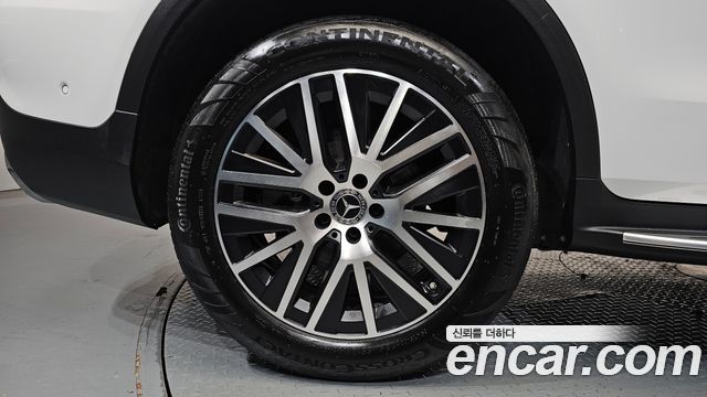 Mercedes-Benz GLC-Class (X253) GLC300 4MATIC 2020 — фото 21