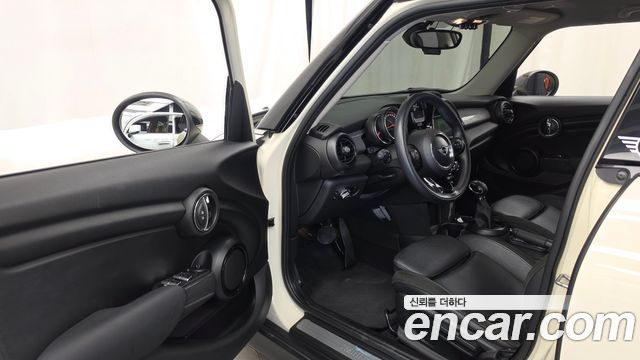 MINI Cooper 5door Find Leather Edition 3rd 2019 — фото 10