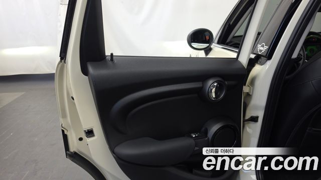 MINI Cooper 5door Find Leather Edition 3rd 2019 — фото 25