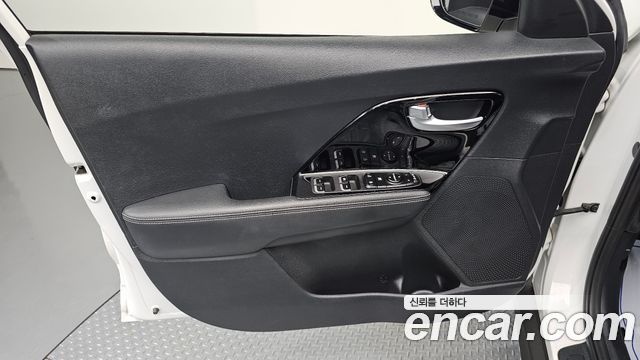 Kia Niro EV Prestige 2022 — фото 24