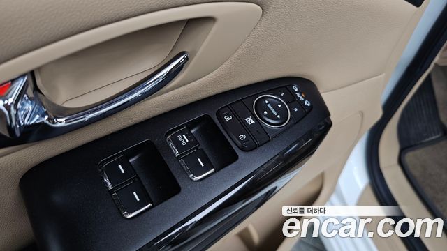 Kia Carnival 9-Seater Hi-Limousine Prestige 2019 — фото 17