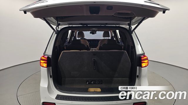 Kia Carnival 9-Seater Hi-Limousine Prestige 2019 — фото 20