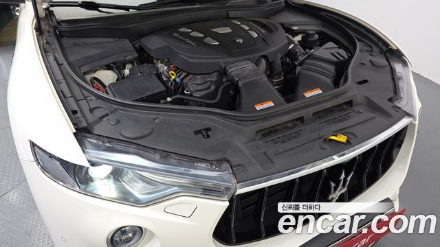 Maserati Levante 3.0 Diesel AWD Sport 2017 — фото 6
