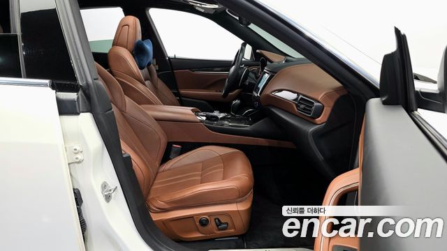 Maserati Levante 3.0 Diesel AWD Sport 2017 — фото 11