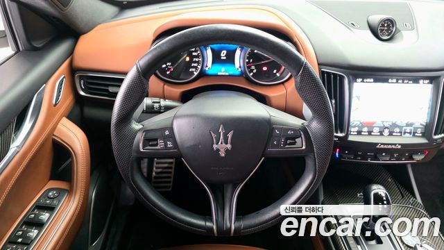Maserati Levante 3.0 Diesel AWD Sport 2017 — фото 13